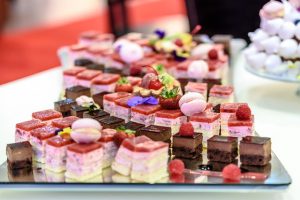 Słodkie atrakcje na weselu – słodki kącik na weselu